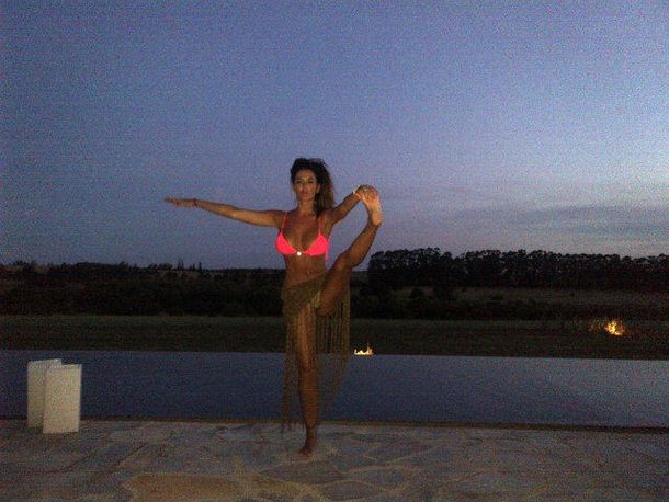 Karina Jelinek hace yoga