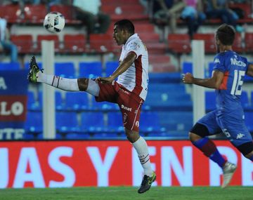 En su primer partido postergado