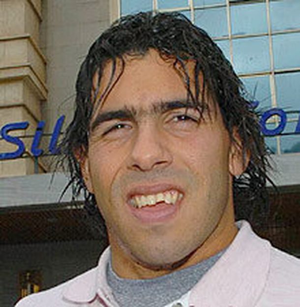 Carlos Tevez luce su nuevo look