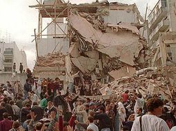 El día que la bomba explotó en la AMIA El día que la bomba explotó en la AMIA