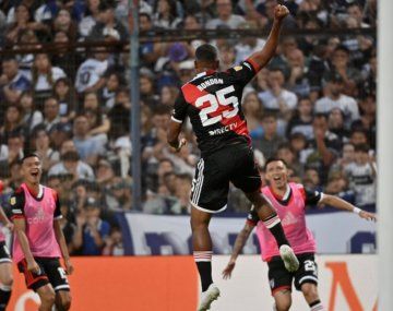 El tremendo golazo de Rondón en el triunfo de River
