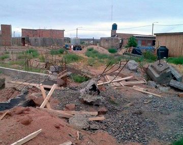Volvía del velorio de su padre y encontró que le habían demolido la casa