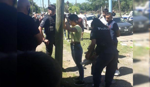 Efectivos policiales detuvieron a los cuatro adultos que chocaron por accidente Foto: Nuevo Digital de Escobar