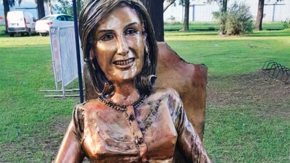 Vandalizaron la estatua inspirada en Mirtha Legrand en Villa Cañás