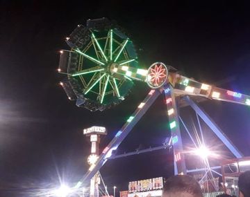 Así rescataron a los 36 atrapados en un juego de un parque de diversiones