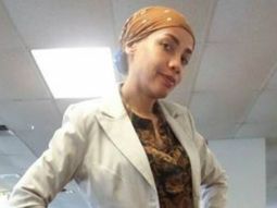 La criticaron en el trabajo por su vestimenta y se vengó de manera creativa