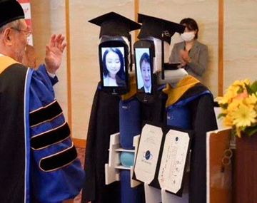 Increíble: así es una ceremonia de graduación en Japón con robots en plena pandemia de coronavirus