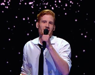 Él emocionó cantando como Bublé