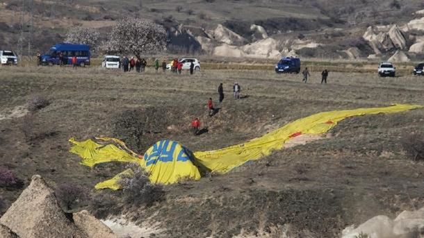 Un muerto y veinte heridos al caerse un globo aerostático en Turquía
