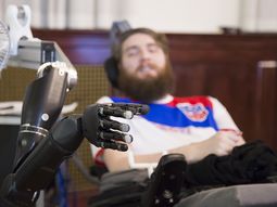Nathan Copeland volvió a sentir gracias a un brazo robótico Nathan Copeland volvió a sentir gracias a un brazo robótico