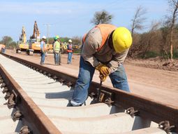 La estima que la inauguración del Ferrocarril Central de Uruguay se aplazará a finales de noviembre de este año. La estima que la inauguración del Ferrocarril Central de Uruguay se aplazará a finales de noviembre de este año.