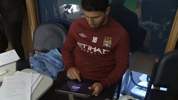 el kun agüero y sus problemas con la tecnologia en el city el kun agüero y sus problemas con la tecnologia en el city