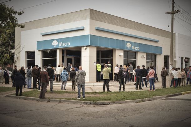 Los bancos nacionales se diferencian de los extranjeros y dicen que prestan más