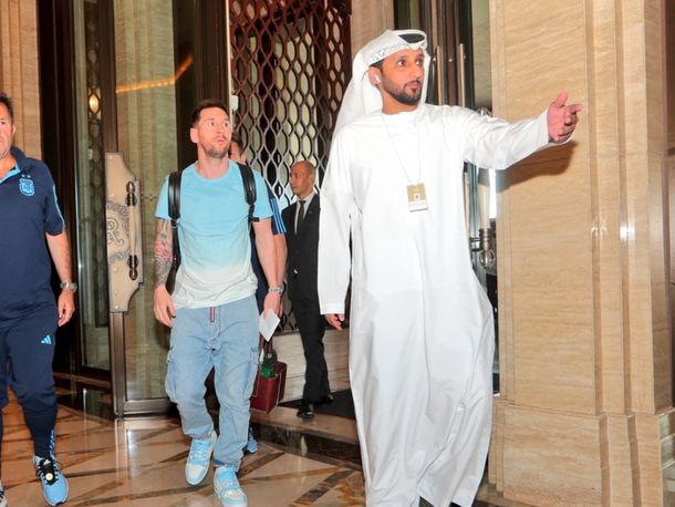 Lionel Messi ya está en Abu Dhabi: llegó junto a Ángel Di María y Leandro Paredes