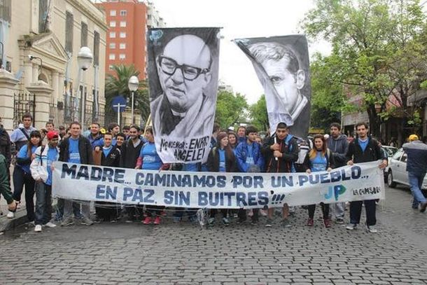 #Lujan2014: La Cámpora también peregrinó con un mensaje contra los buitres