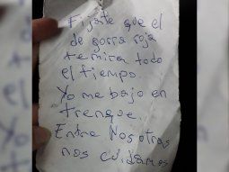La advertencia a una joven en un micro: El de gorra roja te mira todo el tiempo