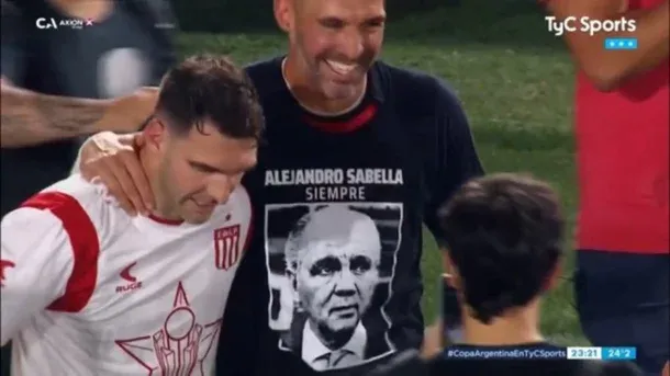 El homenaje de Andújar a Alejandro Sabella en la consagración de Estudiantes