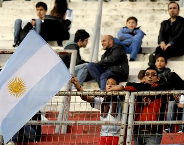 FIFA sancionó a la AFA por cantos racistas en el partido con Brasil