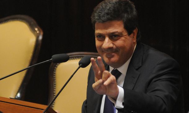 Mariotto desoye a Scioli y pagará el aguinaldo completo