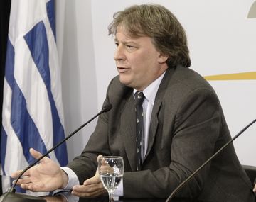 El ministro de Economía de Uruguay renunció a su cargo