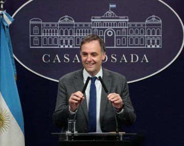 El cruce de Adorni con un periodista que le recordó sus críticas a los gobiernos que recurren al FMI