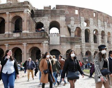 Negacionista de la pandemia quiso obtener el pase sanitario y se vacunó en un brazo falso