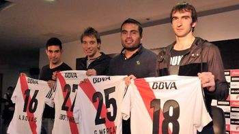 river presento camiseta, sponsor y a todos sus refuerzos river presento camiseta, sponsor y a todos sus refuerzos