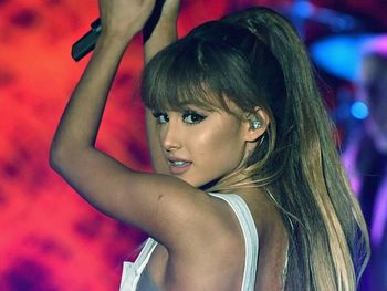 Ariana terminó de dar su show cuando una bomba explotó en el Manchester Arena