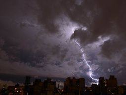 rige un alerta por fuertes tormentas en capital federal y la provincia rige un alerta por fuertes tormentas en capital federal y la provincia