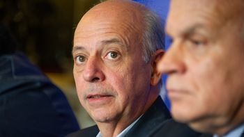 El ministro de Defensa, Javier García. El ministro de Defensa, Javier García.