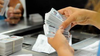 El Renaper entregará 350 DNI gratis por día a los damnificados tras el temporal en Bahía Blanca