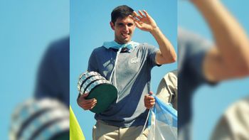 delbonis fue recibido por miles de personas en azul tras ganar la copa davis delbonis fue recibido por miles de personas en azul tras ganar la copa davis