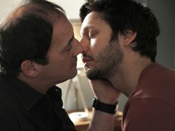 llego el momento: chavez y vicuna se besaron en la teve llego el momento: chavez y vicuna se besaron en la teve