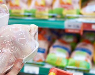 Ya rige la rebaja del IVA para pollo y cerdo pero el precio en góndola no bajó
