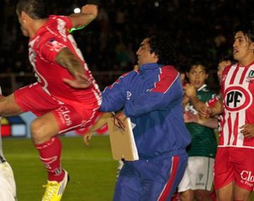 Siete partidos de suspensión para un argentino en Chile