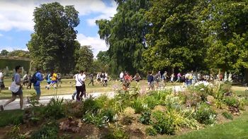 video: corridas en un parque de francia porque encontraron un pokemon video: corridas en un parque de francia porque encontraron un pokemon