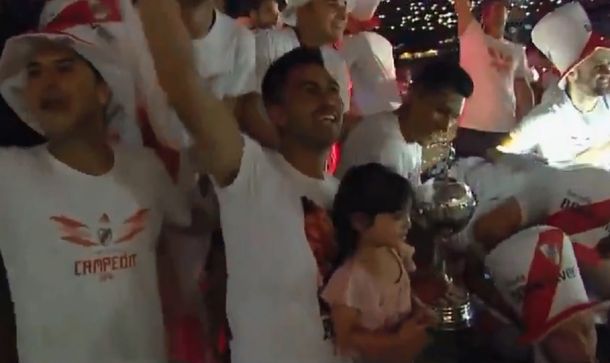 Pity Martínez en el festejo en el Monumental por la Libertadores