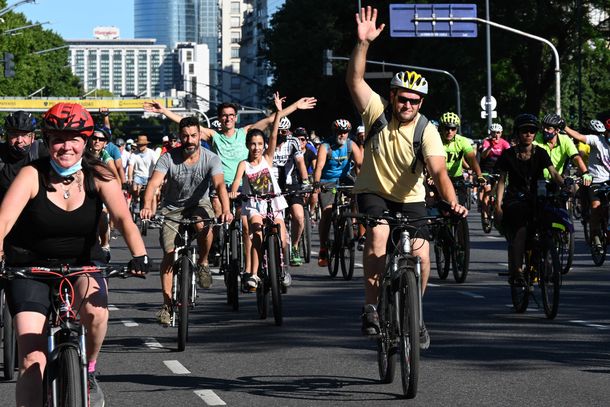 Todos somos Marcela: bicicleteada por la mujer asesinada en Bosques de Palermo