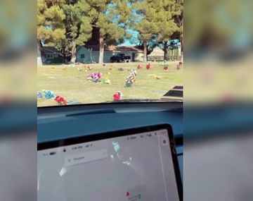 Un auto con tecnología de punta frenó solo en un cementerio porque detectó un fantasma