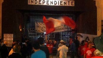 hinchas del rojo reclamaron la renuncia de javier cantero hinchas del rojo reclamaron la renuncia de javier cantero