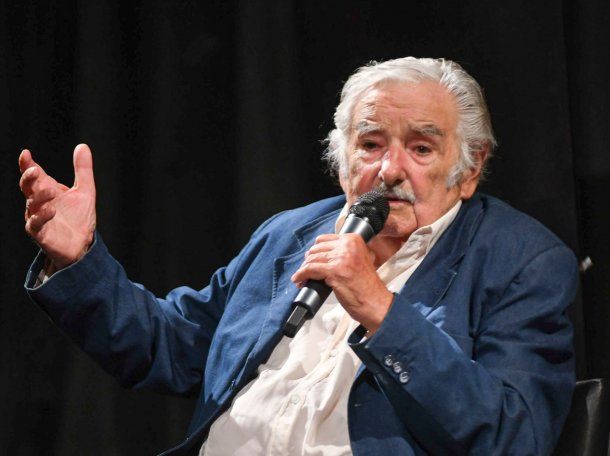 Pepe Mujica debió ser hospitalizado en medio de su recuperación del cáncer de esófago