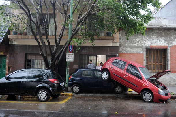 Un temporal de viento y lluvia azotó a Capital y el Conurbano