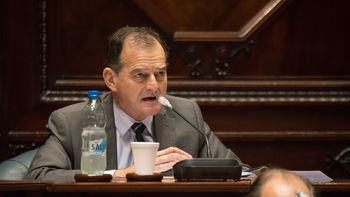 El senador Guido Manini Ríos no está convencido de que el presidente desee que otro integrante de la Coalición Multicolor llegue a la presidencia. El senador Guido Manini Ríos no está convencido de que el presidente desee que otro integrante de la Coalición Multicolor llegue a la presidencia.