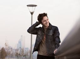 La transformación de Benjamín Vicuña para ser Eva Perón en teatro. La transformación de Benjamín Vicuña para ser Eva Perón en teatro.