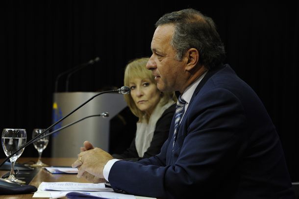 Carolina Cosse y Álvaro Delgado fueron dos de los que recogieron el guante tras el cruce entre Lacalle Pou y Orsi.