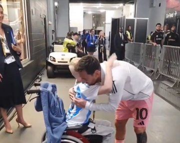 El gran gesto de Messi con un chico que estaba en sillas de ruedas