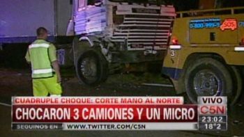 chocaron tres camiones y un micro en la panamericana chocaron tres camiones y un micro en la panamericana