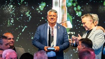 polemica con la afa: decenas de clubes lanzaron comunicados en apoyo a tapia polemica con la afa: decenas de clubes lanzaron comunicados en apoyo a tapia