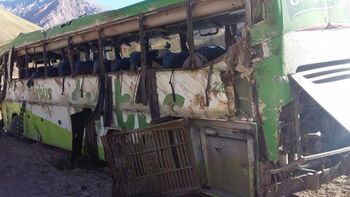 Así quedó el micro (Gentileza: El Sol) Así quedó el micro (Gentileza: El Sol)