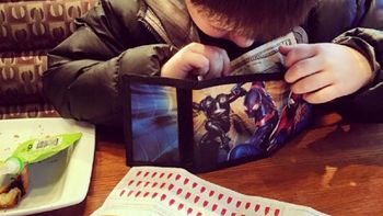 mira el regalo que hace este nene de 6 anos a su mama victima de abusos mira el regalo que hace este nene de 6 anos a su mama victima de abusos